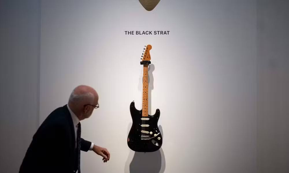 Guitarra de David Gilmour é vendida por R$ 76 milhões e bate recorde mundial em leilão na Christie's