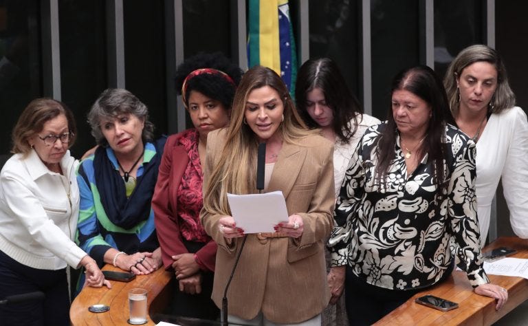 O que é violência vicária? Entenda o novo crime aprovado pela Câmara que impacta a proteção à mulher