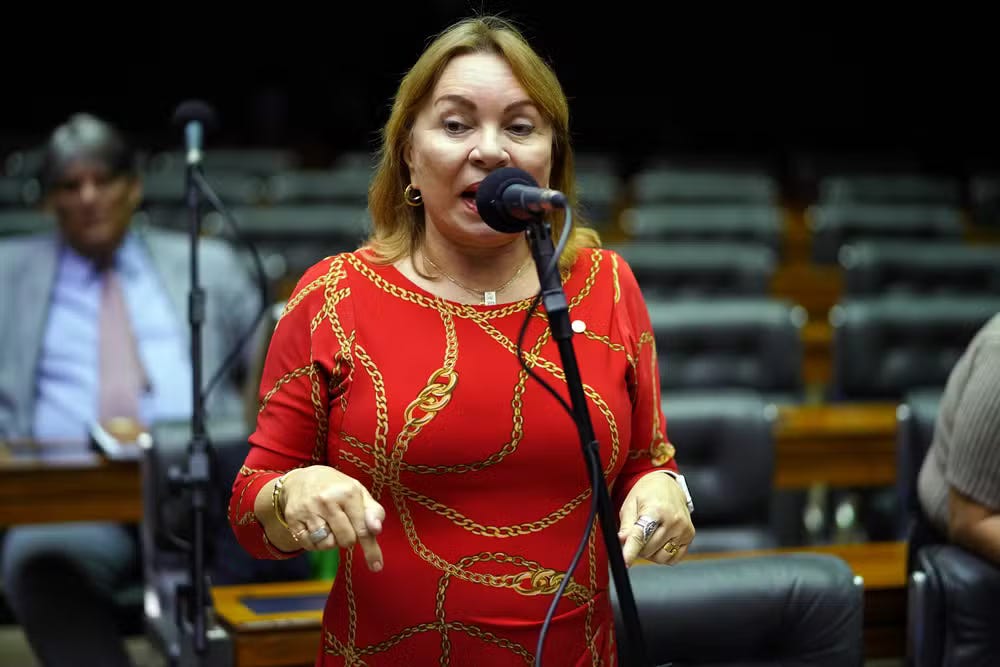 Operação Indébito: Deputada Maria Gorete Pereira (MDB-CE) usa tornozeleira após buscas da PF