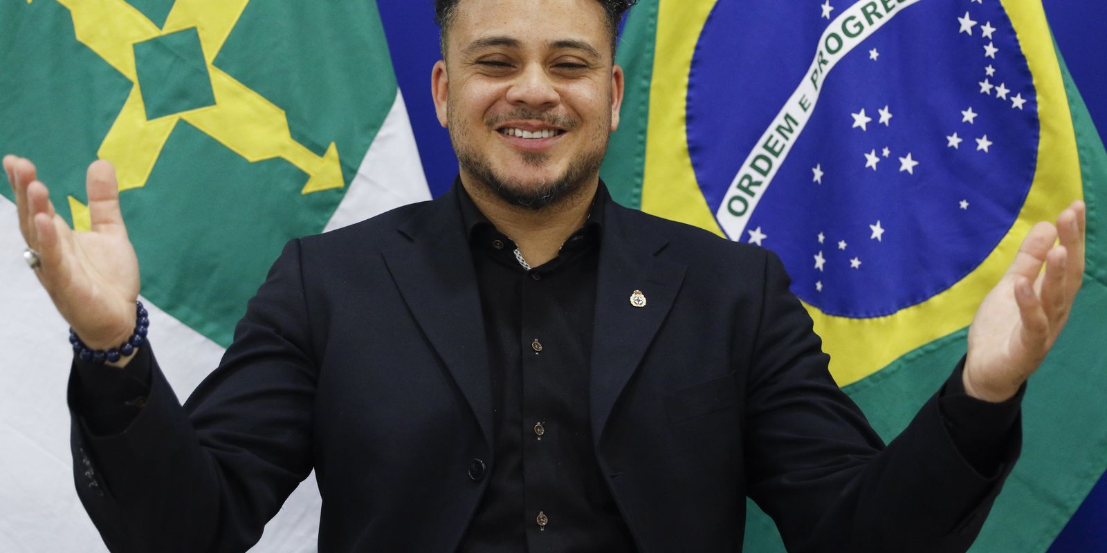 .Adotado por holandeses, cantor sonha em voltar a viver no Brasil
