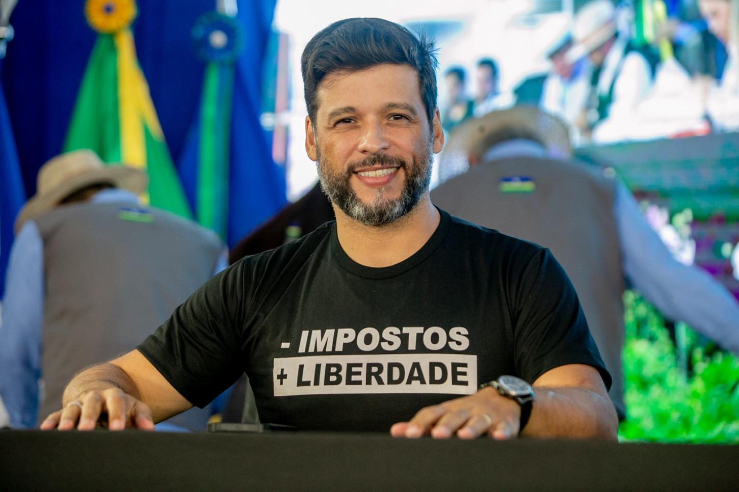 Delegado Rodrigo Camargo cobra revisão da cobrança de ICMS sobre energia solar em Rondônia