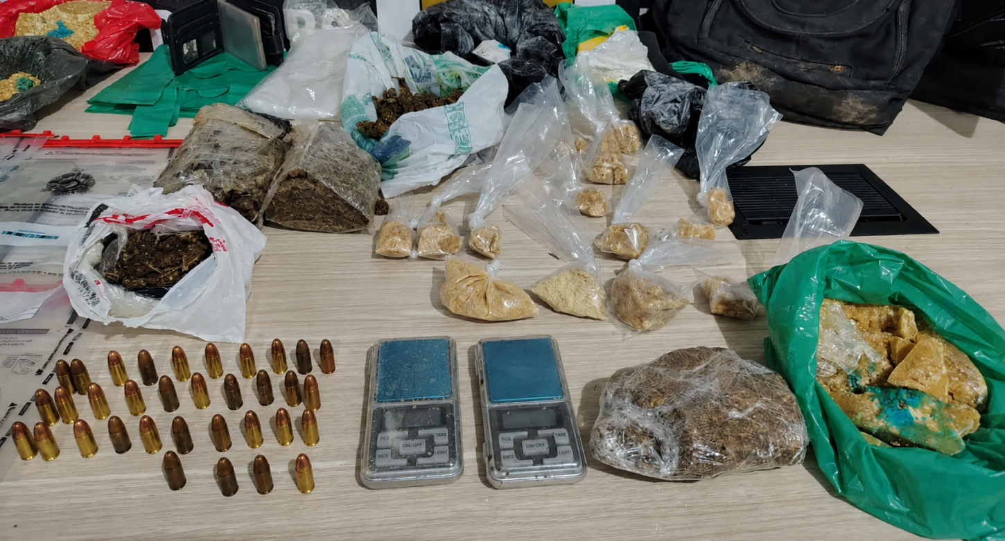 DENARC prende quatro suspeitos com drogas e munições no Costa e Silva