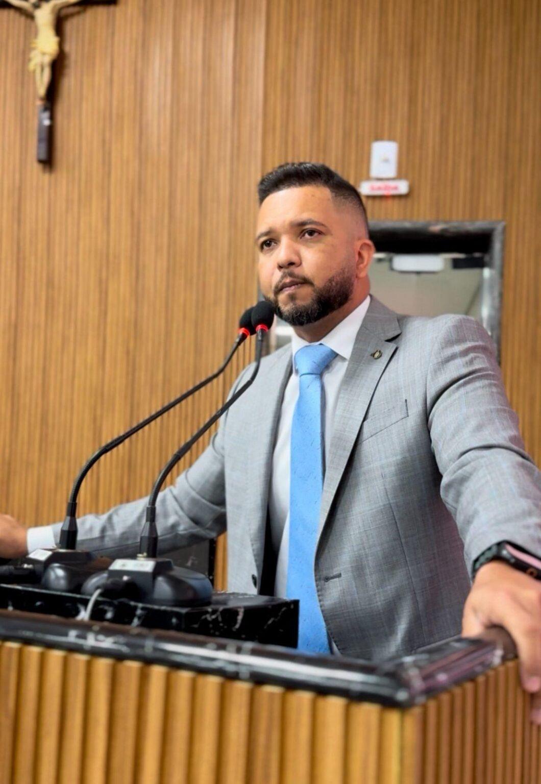 DENÚNCIA – Vereador Fernando Silva questiona gasto de quase R$ 1 milhão com passagens aéreas para oficiais da PM em Rondônia