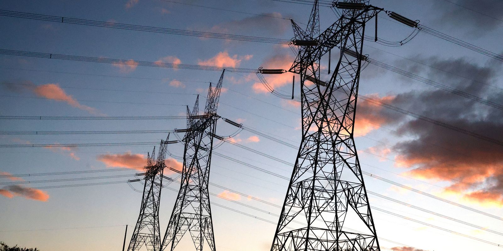 Governo renova contratos com distribuidoras de energia em 13 estados