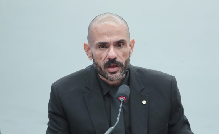 Comissão aprova selo para comércio que der desconto a agentes de segurança
