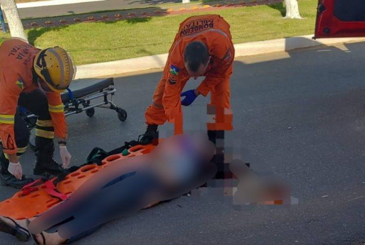 Motociclista é intubada e fica em estado gravíssimo após colisão e queda violenta no interior de RO
