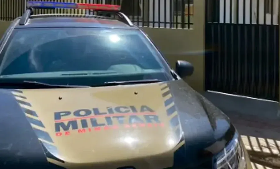 Mulher mata ex-companheiro após invasão de residência e descumprimento de medida protetiva em Minas Gerais