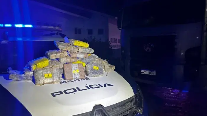 Polícia encontra 27 quilos de supermaconha escondidos em caminhão