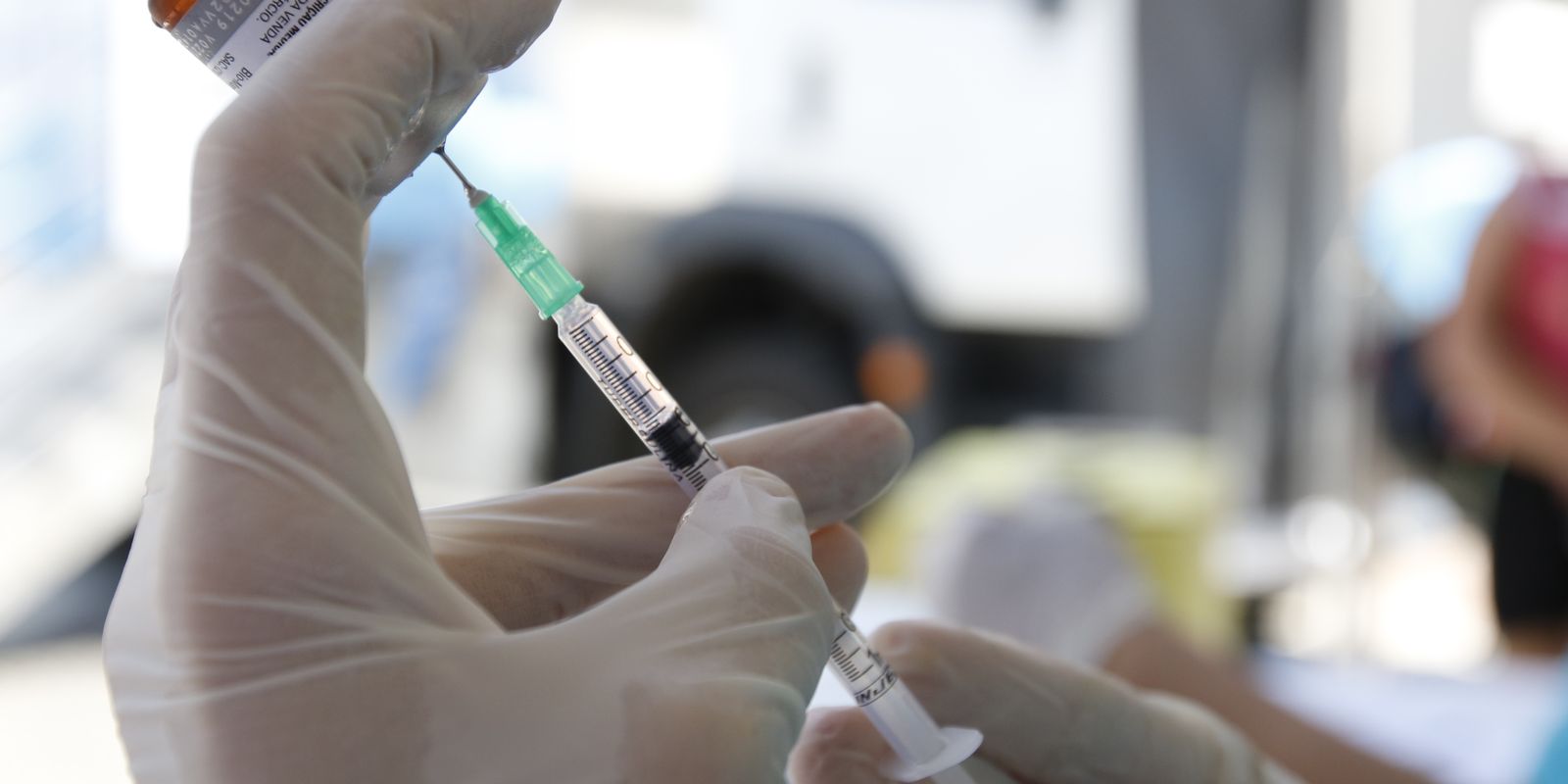 Sarampo: infectologista alerta para vacinação em viagens para a Copa