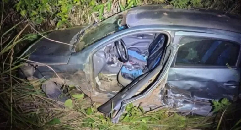  Colisão entre carro e caminhonete deixa feridos na BR-429 