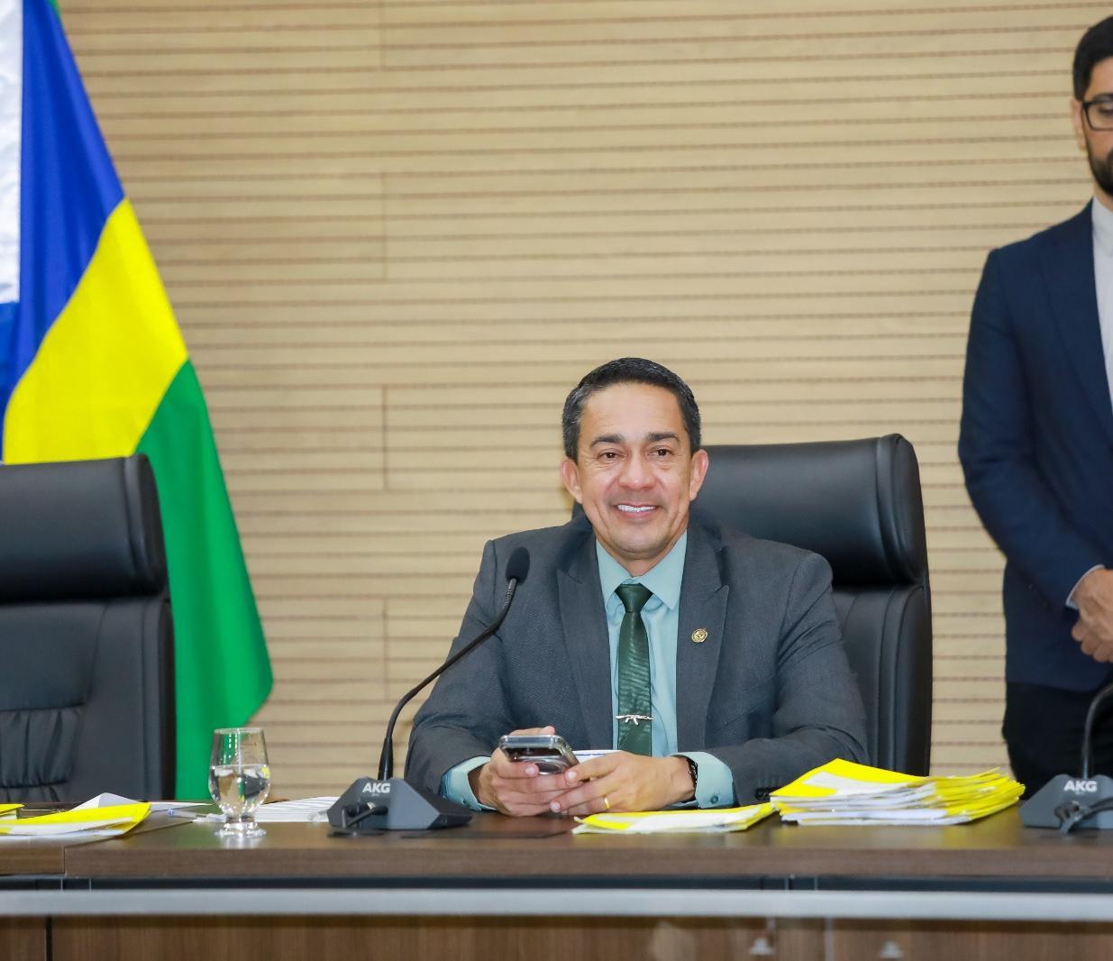 Eyder Brasil garante R$ 250 mil para investimentos na Escola João Bento da Costa
