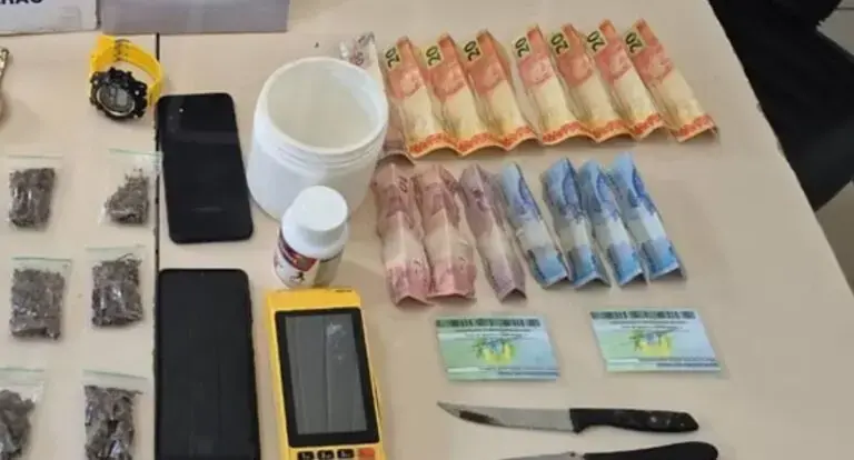  Força Tática prende dupla e apreende drogas e dinheiro em ponto de tráfico 