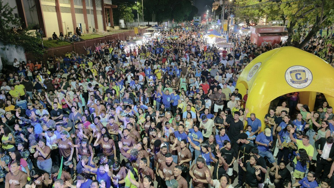 Marcha para Jesus reúne milhares de pessoas no centro da capital