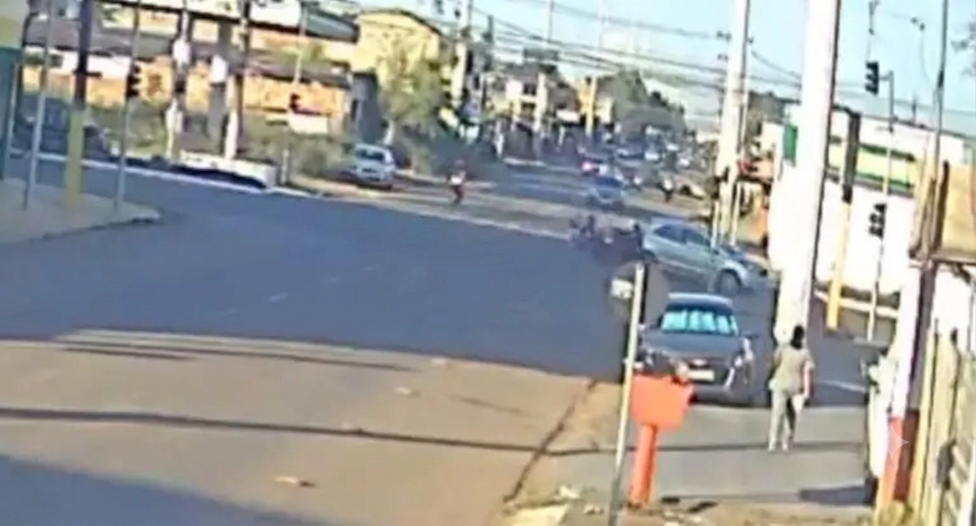 Motorista faz conversão irregular e provoca acidente com motocicleta 