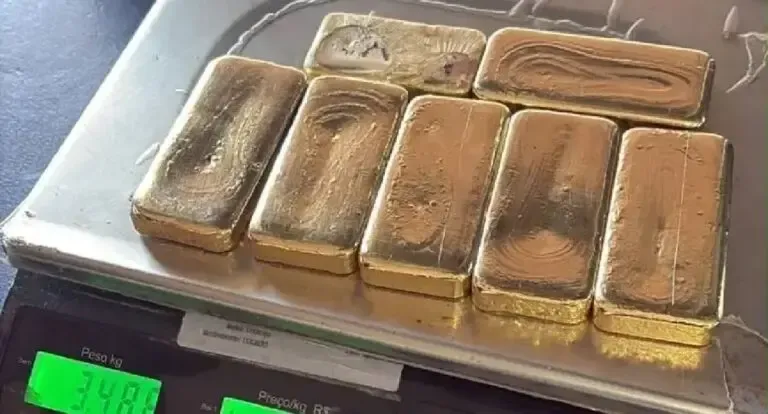 Passageiro é preso com quase 3,5 kg de ouro escondidos nos sapatos na BR-364