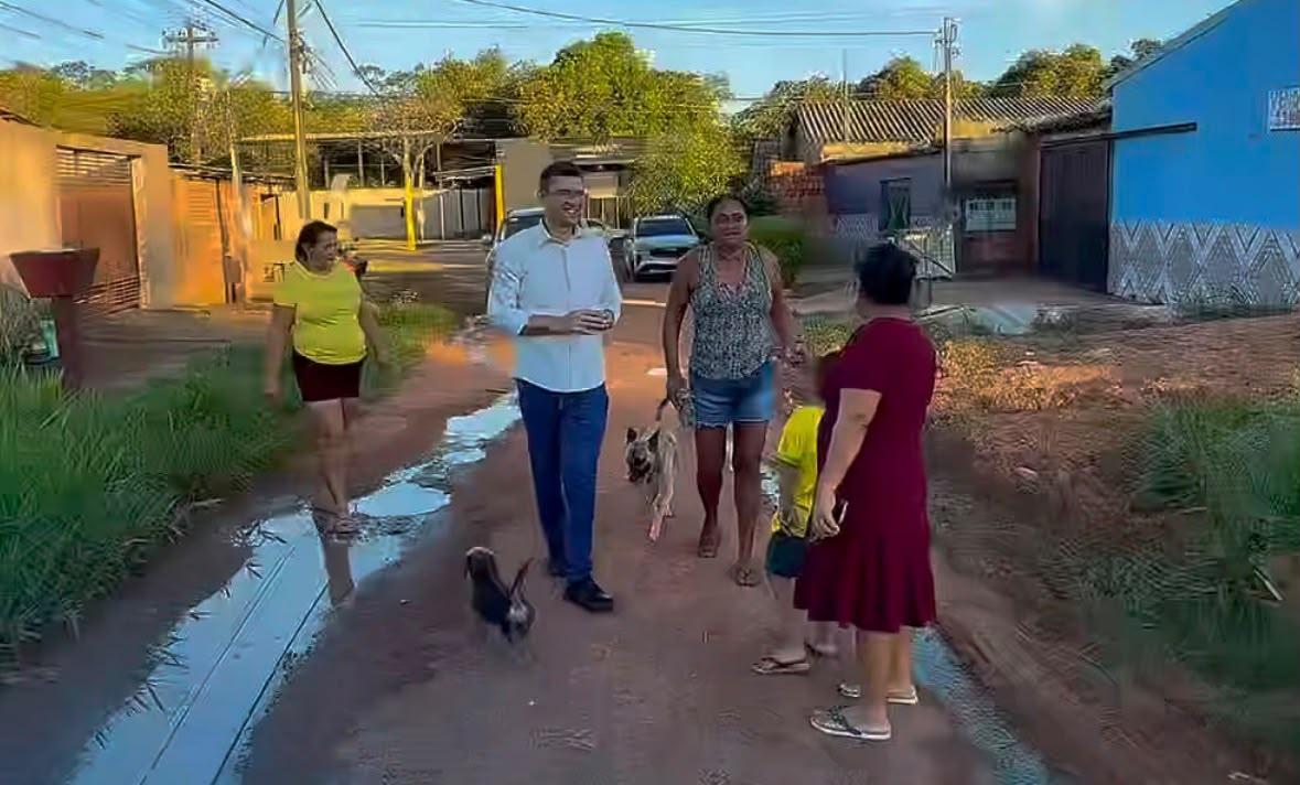Pedro Geovar recebe denúncia de moradores e cobra recuperação urgente da Rua Bolonha