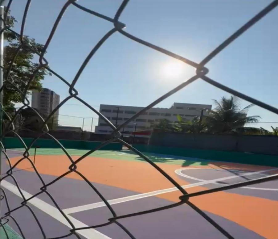 Fernando Silva solicita instalação de cesta de basquete em quadra do bairro Panair