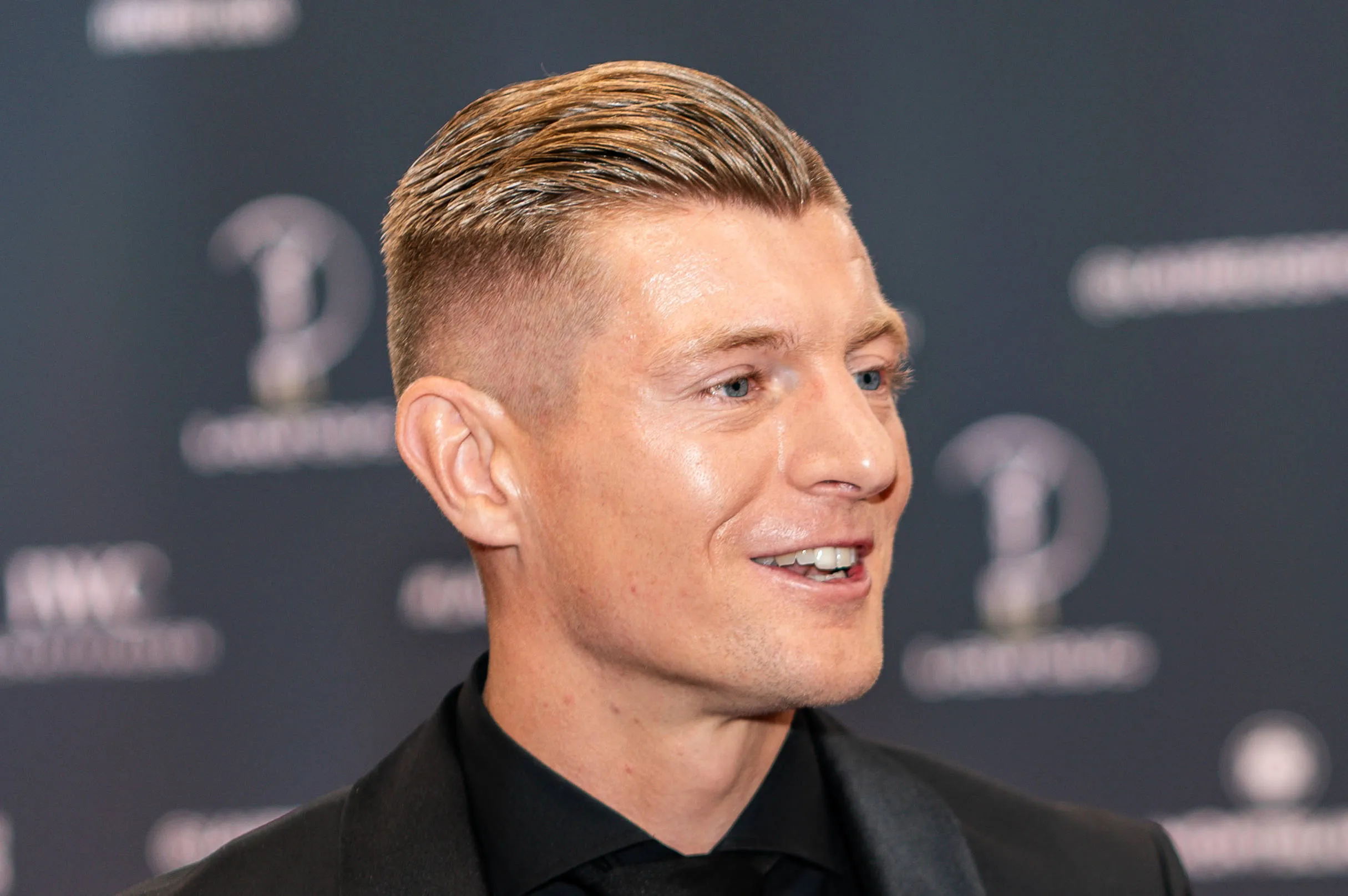 ‘Isso mudou e preciso elogiar’: Kroos reconhece mérito do novo Real Madrid contra Barcelona