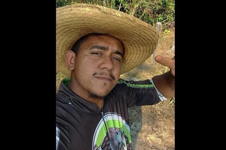 Jovem de 23 anos é encontrado morto em curral de fazenda