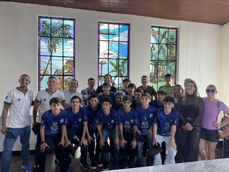 Prefeitura garante passagens para delegação de 25 pessoas, entre atletas e comissão técnica de futebol