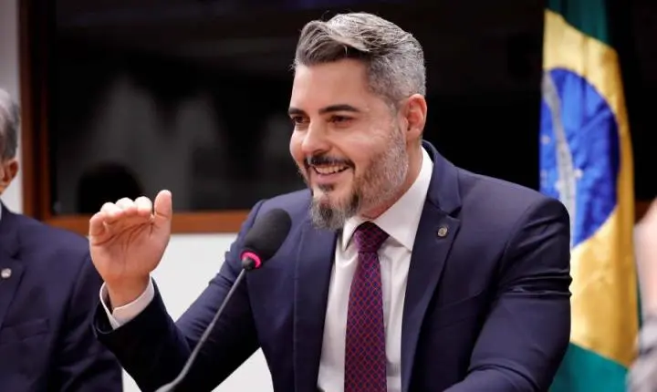 Ausências em plenário e agendas no interior alimentam debate sobre atuação de Thiago Flores