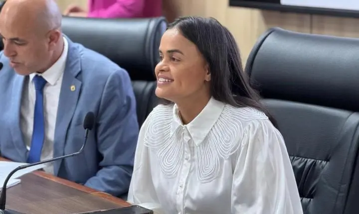 Dra. Taíssa participa da entrega de 35 mesas de inox para feirantes de Guajará-Mirim