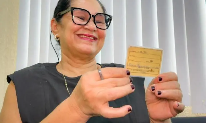“Eu amo ser servidora pública”: Dona Maria Alzineide celebra quase 45 anos de dedicação à Prefeitura