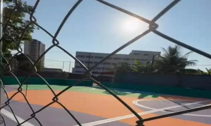 Fernando Silva solicita instalação de cesta de basquete em quadra do bairro Panair