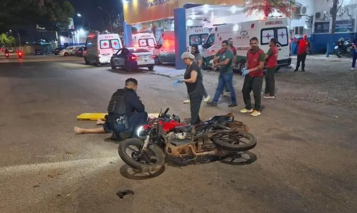 Motociclista fica gravemente ferido ao colidir com carro na Avenida Campos Sales em Porto Velho