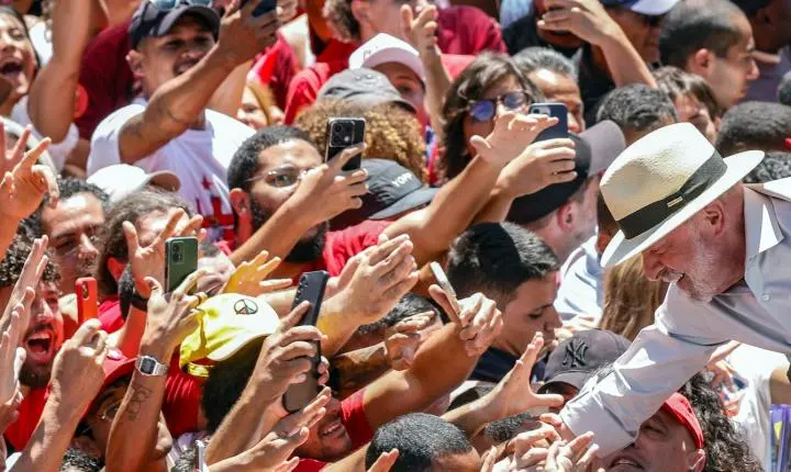 Presidente do TSE liga para Lula para parabenizar reeleição