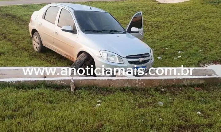 Veículo para em vala na BR-364 após suspeita de falha nos freios