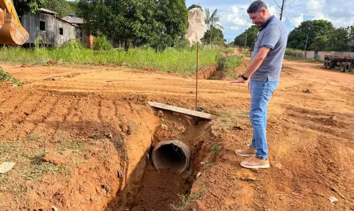 Vereador Márcio Pacele acompanha obras de drenagem em Nova Califórnia e reforça compromisso com os distritos